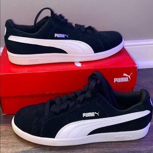 Blake and white pumas